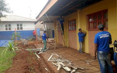 Detentos trabalham em reforma de escola que atende crianças orfãs na Capital