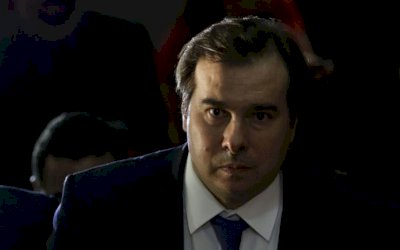 Maia descarta impeachment ou CPI contra Bolsonaro no momento