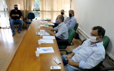 Governo diz a servidores que não dará reajuste e vai elevar alíquota previdenciária