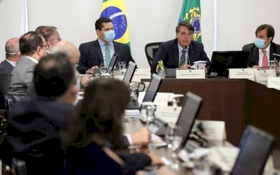 Bolsonaro promete sancionar socorro a estados e pede ajuda para vetar reajuste