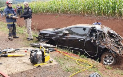 Acidente com carro mata dois ex-jogadores de futsal