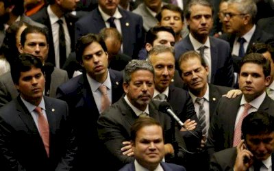 Governo acerta nova leva de cargos para o Centrão; Telebrás e Conab na lista