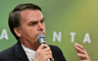 Bolsonaro lamenta quase 100 mil mortes por Covid-19, mas defende 'tocar a vida'