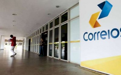 Funcionários dos Correios entram em greve