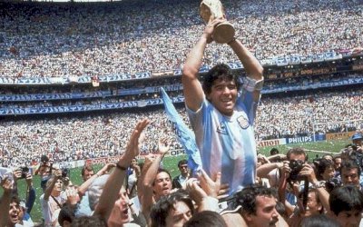 Morre o mito Diego Maradona, maior ídolo do futebol argentino