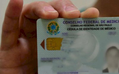 Médico tem registro cassado pelo CRM após deixar idosa com dor morrer em MS