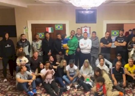 Jogadores de futebol conseguem sair da Ucrânia e esperam voltar ao Brasil em breve