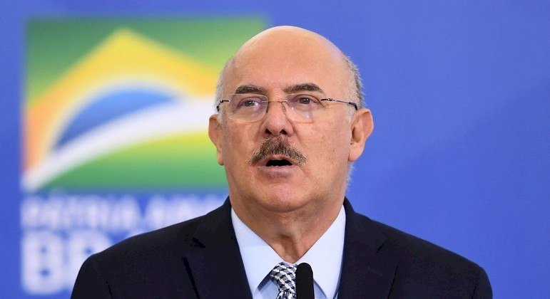 Milton Ribeiro pede exoneração após reunião com Bolsonaro