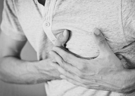 Homem de 20 anos é internado em UTI com problema pulmonar após masturbação; entenda o caso