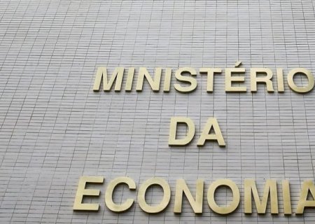 Governo bloqueia R$ 6,74 bilhões do Orçamento para cumprir teto