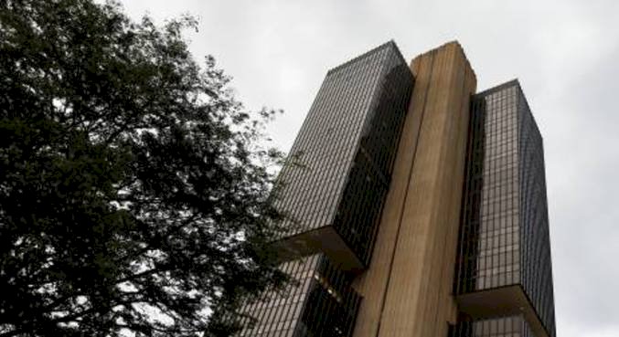 Alta dos juros para conter a inflação ameaça crescimento econômico