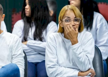 Flordelis é condenada a 50 anos de prisão pela morte do marido.