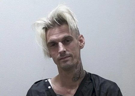 Cantor Aaron Carter é encontrado morto aos 34 anos, diz site