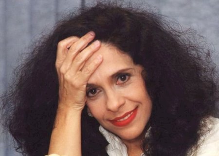 Morre, aos 77 anos, a cantora Gal Costa.