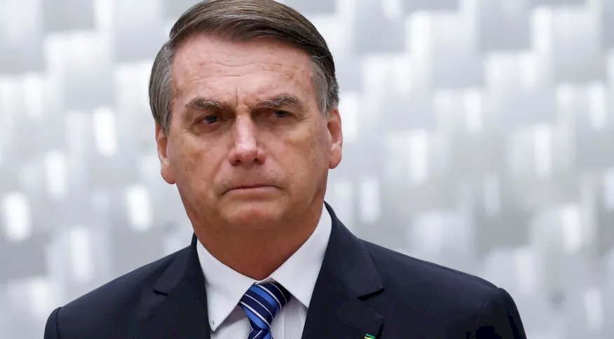 Bolsonaro exonera comandantes da Marinha e Aeronáutica e nomeia escolhidos de Lula