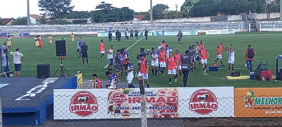 Ivinhema e Operário AC vencem partidas e embolam Campeonato Sul-mato-grossense.