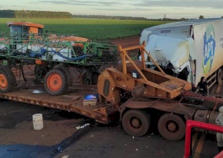 Acidente na BR-163  entre caminhão e carreta deixa uma vitima fatal.