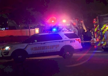 Menina de 3 anos mata irmã de 4 anos após encontrar arma em casa nos EUA.