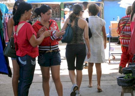 Presidente anuncia projeto para igualar salários de homens e mulheres