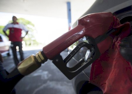 Governo dá prazo de 5 dias para denúncia de preço abusivo da gasolina