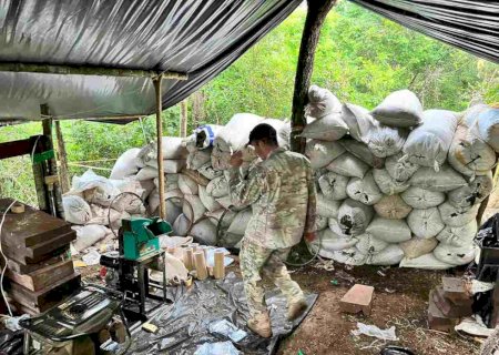 Polícia desmonta laboratório na fronteira que abastecia crime organizado no RJ.