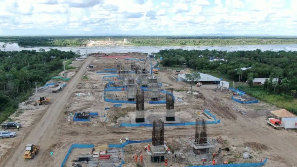 Ponte da Rota Bioceânica tem estacas de concreto armado instaladas até 43 metros de profundidade.