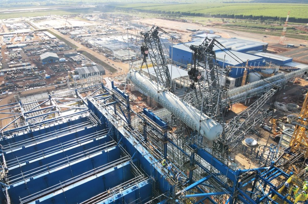 Suzano conclui montagem da estrutura metálica da Caldeira de Recuperação, peça-chave da nova fábrica em Ribas do Rio Pardo