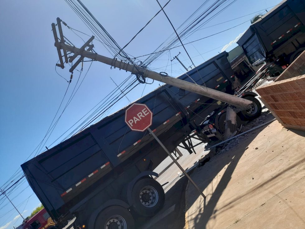 Mais de 30 acidentes de trânsito envolvendo postes só este ano, diz Energisa.