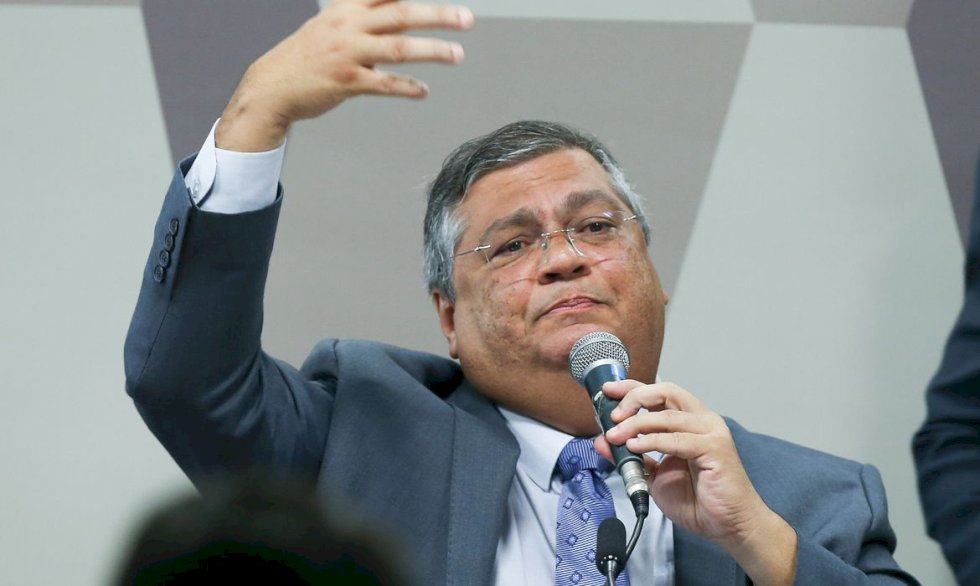 “Não podemos ser escravos de algoritmos”, diz ministro da Justiça.