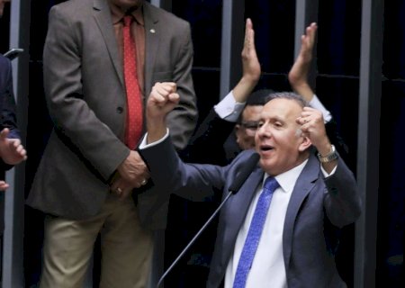 Câmara aprova PEC da reforma tributária foram 382 votos a favor no primeiro turno e 375 no segundo turno.