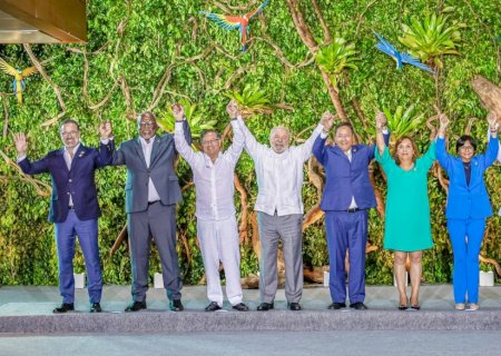 Presidentes de oito países amazônicos assinam Declaração de Belém.
