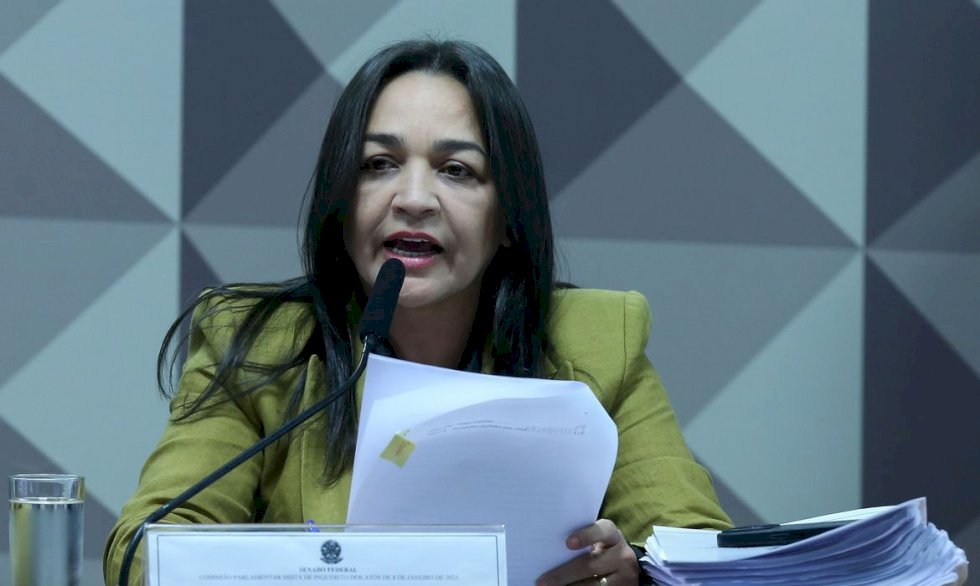 Relatora pede indiciamento de Bolsonaro e mais 60 golpistas.