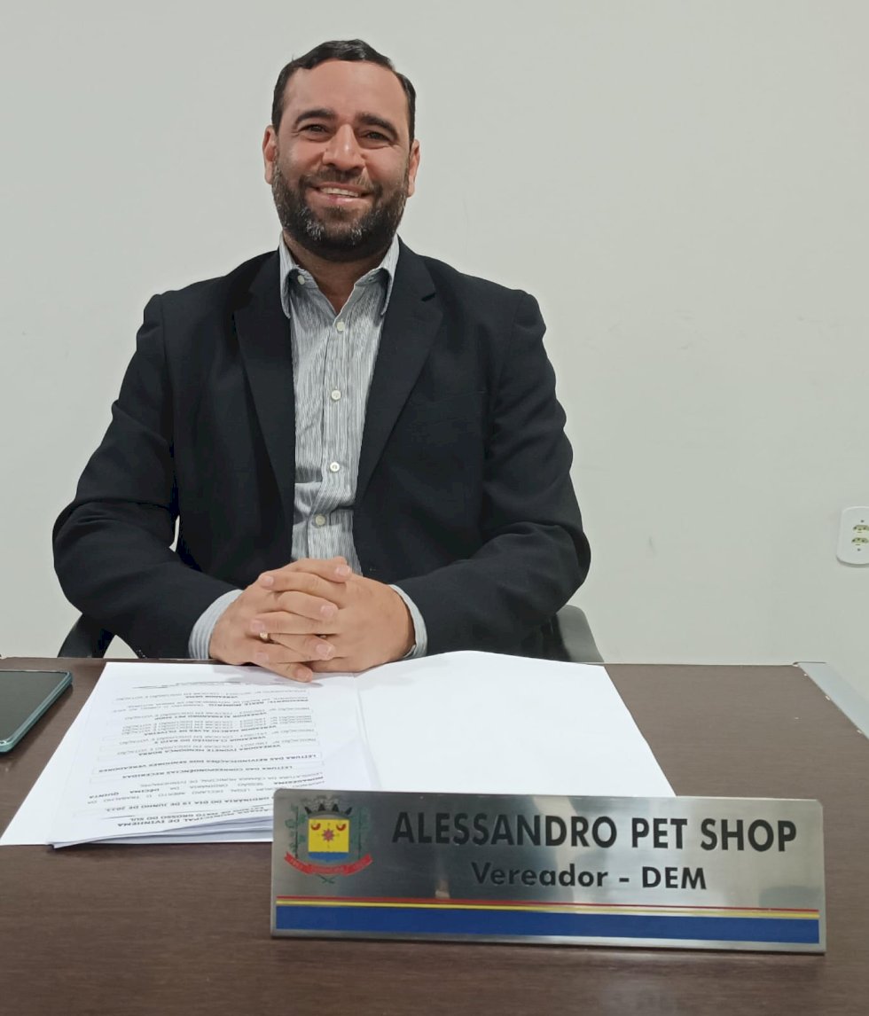 ALESSANDRO APRESENTOU REQUERIMENTO SOLICITANDO INFORMAÇÕES SOBRE PROJETO DE LEI QUE VISA DESAFETAR TERRENOS PARA VENDA NO SOLAR DO VALE.