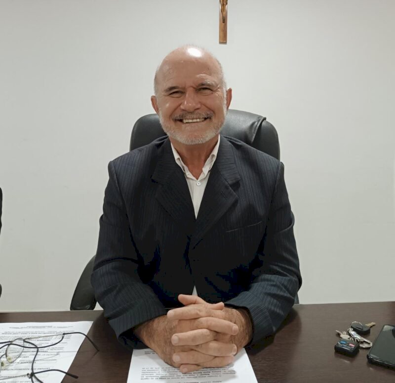 PRESIDENTE DEMA PLEITEIA A CONSTRUÇÃO DE VESTIÁRIO E BEBEDOURO PARA ARENA ESPORTIVA DE AMANDINA