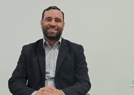ALESSANDRO APRESENTOU REQUERIMENTO SOLICITANDO INFORMAÇÕES SOBRE PROJETO DE LEI QUE VISA DESAFETAR TERRENOS PARA VENDA NO SOLAR DO VALE.