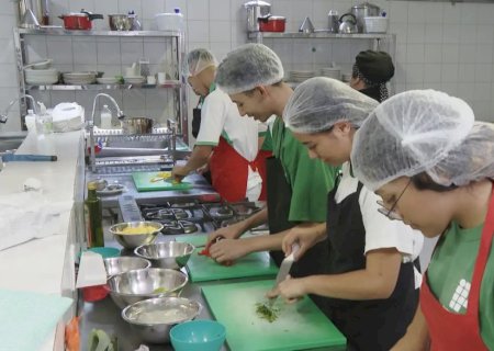 Desemprego cai de 8% para 7,7% no país no terceiro trimestre do ano