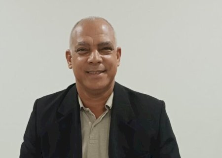 CLAUDIÃO DO RAIO-X REQUER INSTALAÇÃO DE ILUMINAÇÃO EM CAMPO DE FUTEBOL SUIÇO, PISTA DE CAMINHADA E SALA DO EJA NO DISTRITO DE AMANDINA