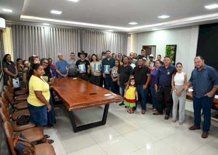 51 famílias de Ivinhema receberam com escrituras através do projeto reurb
