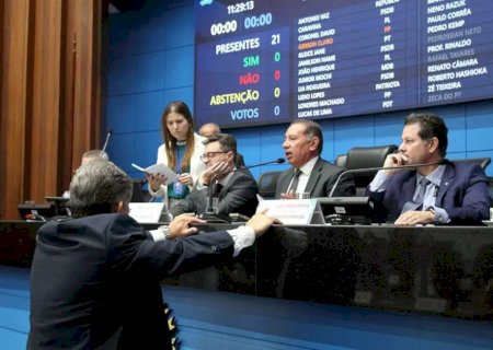 Deputados pedem estudo antes de votarem proibição polêmica da pesca do dourado