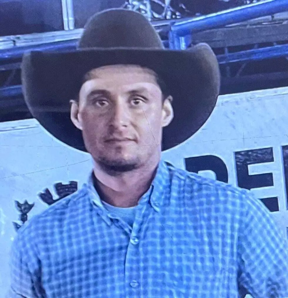 Peão morre ao levar choque enquanto usava celular ligado na tomada