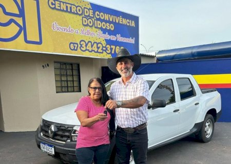 Prefeito de Ivinhema entregou carro para o CCI