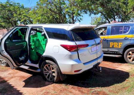 Ivinhema - PRF apreende carro com 1.147 quilos de maconha