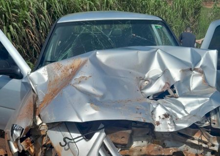 Acidente entre bitrem e carro deixa uma vítima com ferimentos graves na MS 141 entre Ivinhema e Naviraí
