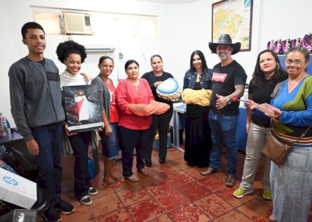 Prefeito de Ivinhema se reúne com membros da Associação Polly Cães e Gatos para formalizar termo de cedência de veiculo e anunciar a liberação de emendas e recursos a entidade