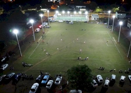 Distrito de Amandina ganha Iluminação em campo de futebol