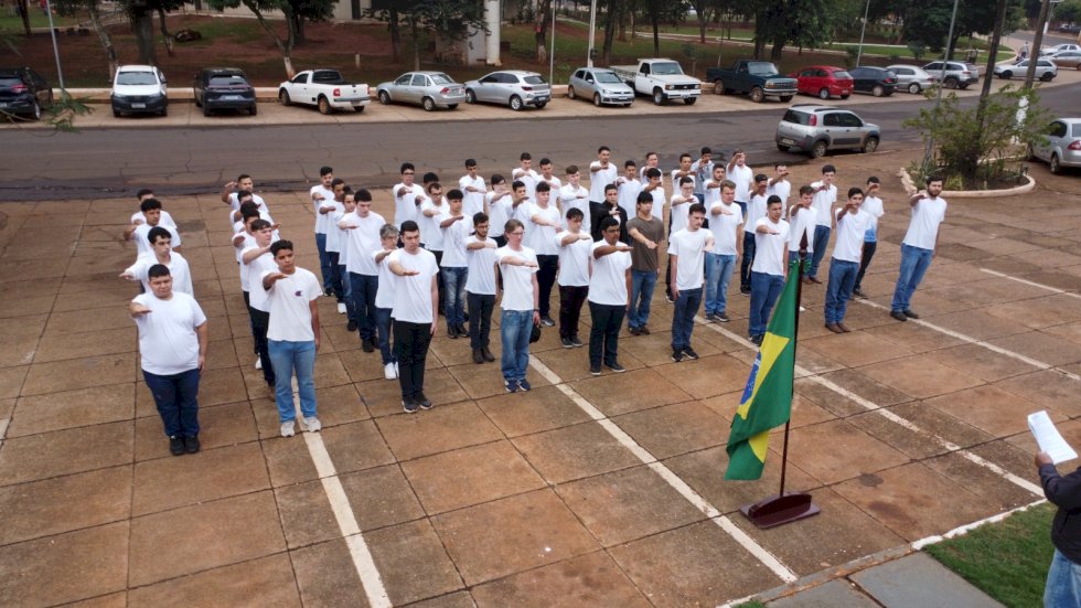 Alistados em Ivinhema fizeram o juramento da bandeira