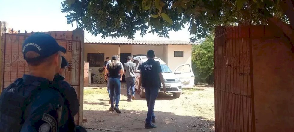 Homem mata esposa asfixiada e mantém corpo por dois dias em residência