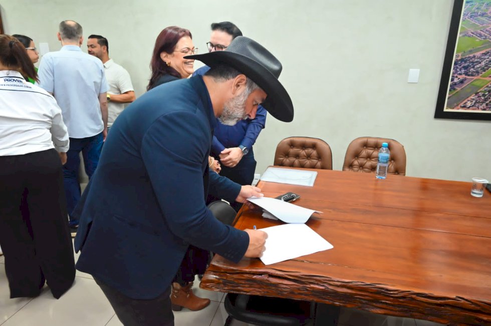 Município de Ivinhema ganhou ambulância UTI Móvel Zero km