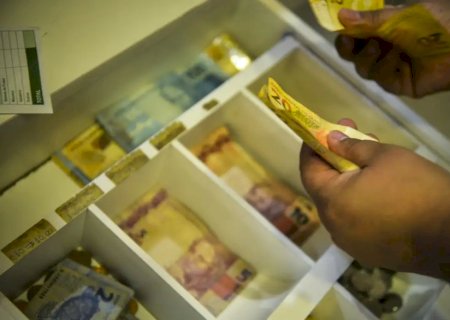 Lula assina decreto que eleva salário mínimo para R$ 1.518