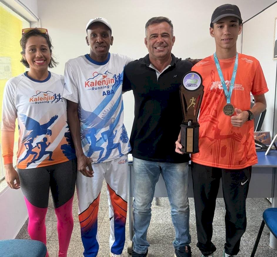 Atleta Ivinhemense é recepcionado após destaque em corrida no Paraná